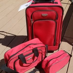 3 piece Travelers Club Genova luggage - carry on